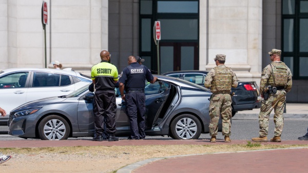 Washington, sparatoria a due passi dalla Casa Bianca. In condizioni critiche i due agenti della Guardia Nazionale colpiti