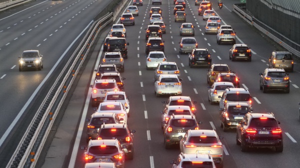 Week end di maxi esodo, annunciato traffico intenso verso le località di villeggiatura