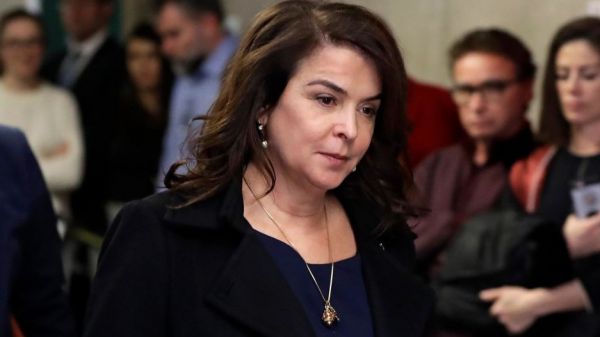 Weinstein, attrice Sciorra in aula, mi stuprò a casa mia