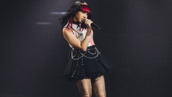 X Factor 2025. Trionfa Rob con "Cento ragazze" e festeggia sotto una pioggia di coriandoli