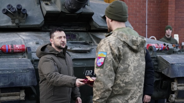 Zaporizhzhia, Zelensky incontra i soldati al fronte, con uomini come voi vinceremo sicuramente