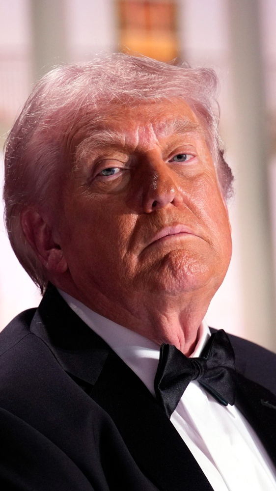 Vai alla pagina  Lorenzo Cremonesi Attacco a Washington: sparatoria alla Casa Bianca