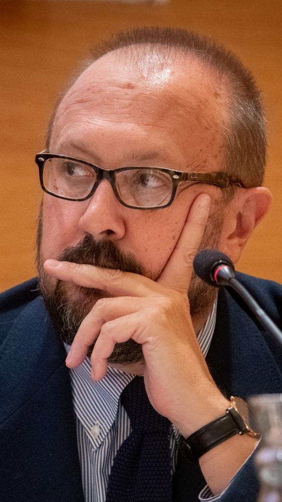 Vai alla pagina Alberto Mattioli L'estate dei politici