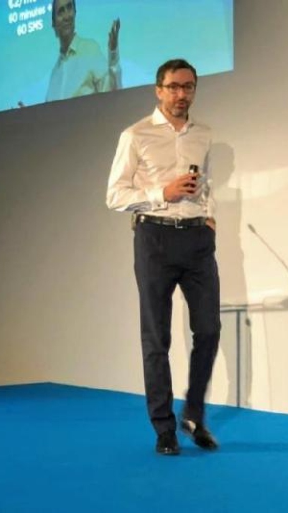 Vai alla pagina Alessandro Cafagna Un portafogli per l'estate