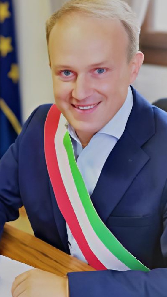 Vai alla pagina Alessandro Santoni Torniamo a viaggiare per i comuni italiani, soprattutto tra quelli più piccoli