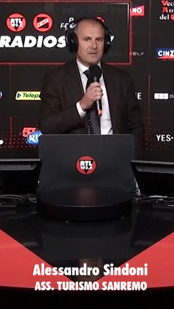 Vai alla pagina Alessandro Sindoni Ospite in La Famiglia Giù Al Nord in diretta da Sanremo