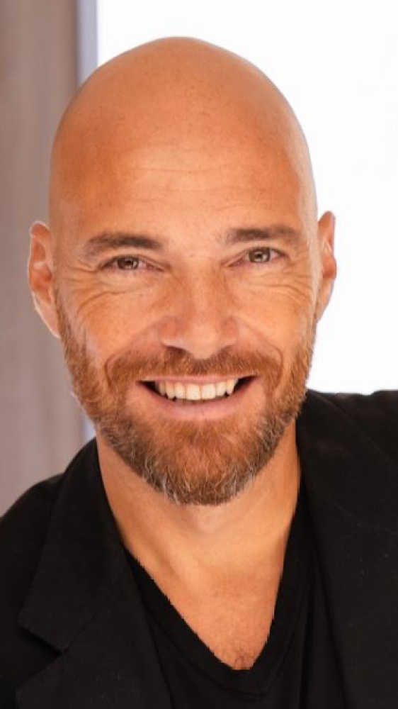 Vai alla pagina Andrea Pezzi Ospite in “W L’Italia”