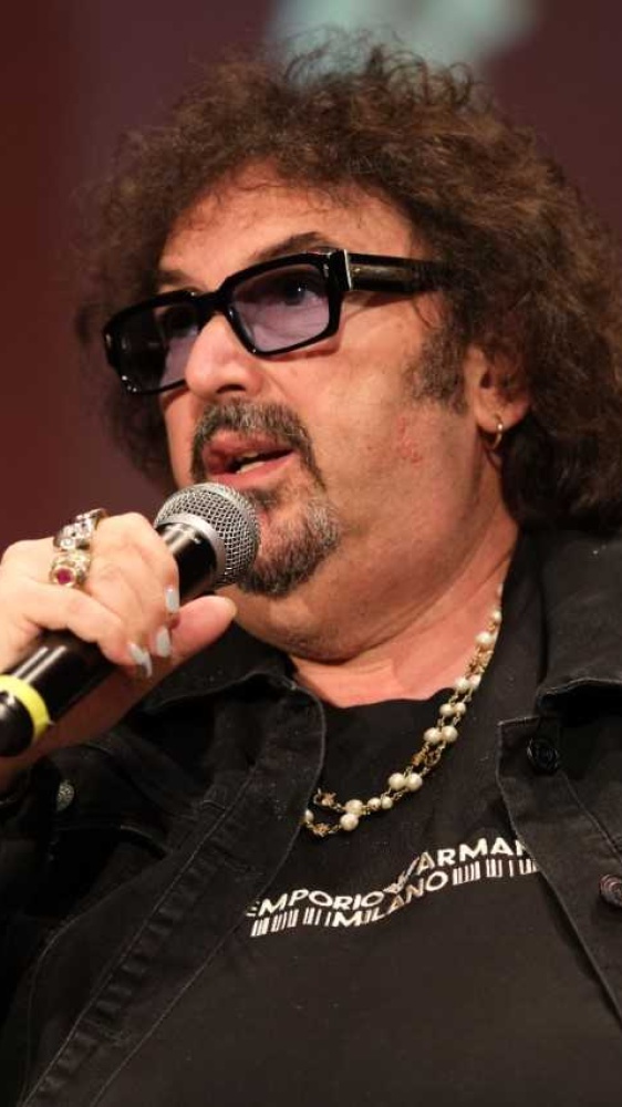 Vai alla pagina Angelo Calculli Manager musicale