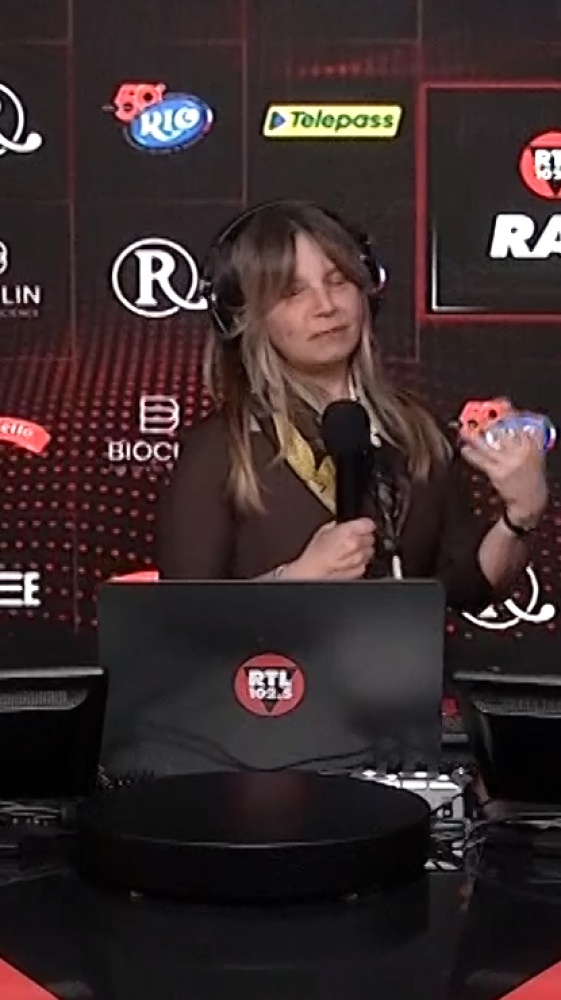 Vai alla pagina Arianna Nardi Ospite in La Famiglia Giù Al Nord in diretta da Sanremo