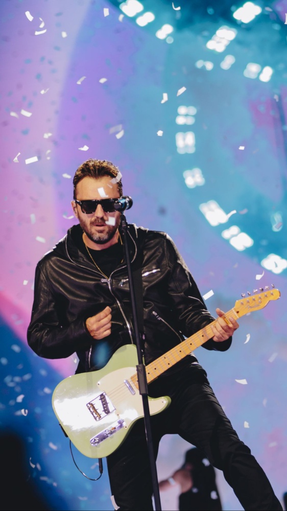 Vai alla pagina Cesare Cremonini "Il mio disco dal vivo, CremoniniLIVE25" 