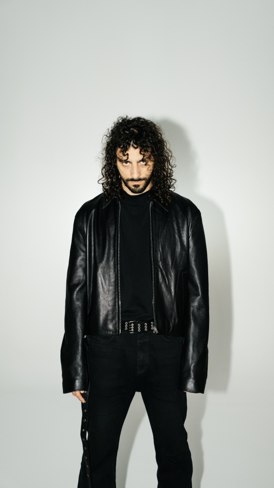 Vai alla pagina Charlie Charles: "Il mio album La bella confusione" Ospite in The Flight, il produttore ha presentato il suo nuovo disco