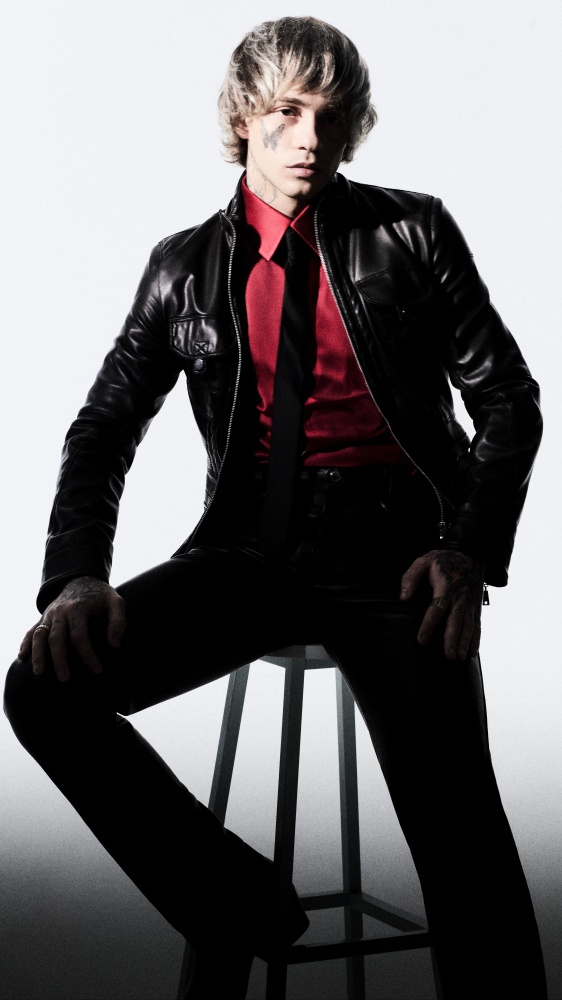 Vai alla pagina Chiello: "Vi presento 'Agonia'" Ospite in The Flight, il cantante ha parlato del suo nuovo disco