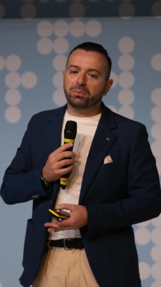 Vai alla pagina Daniele Grassucci Spazio scuola e lavoro
