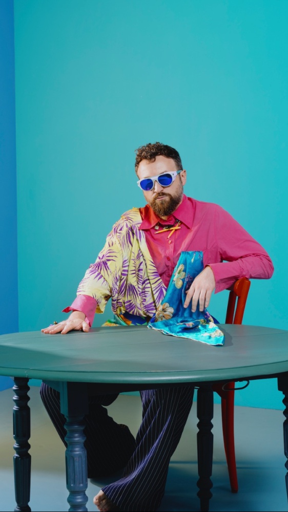 Vai alla pagina Dargen D’Amico: "Vi presento 'Doppia mozzarella'" Ospite in The Flight, il cantante ha parlato del suo nuovo album 