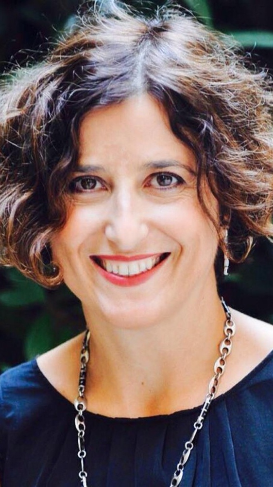 Vai alla pagina Elvira Serra Le voci di via del silenzio