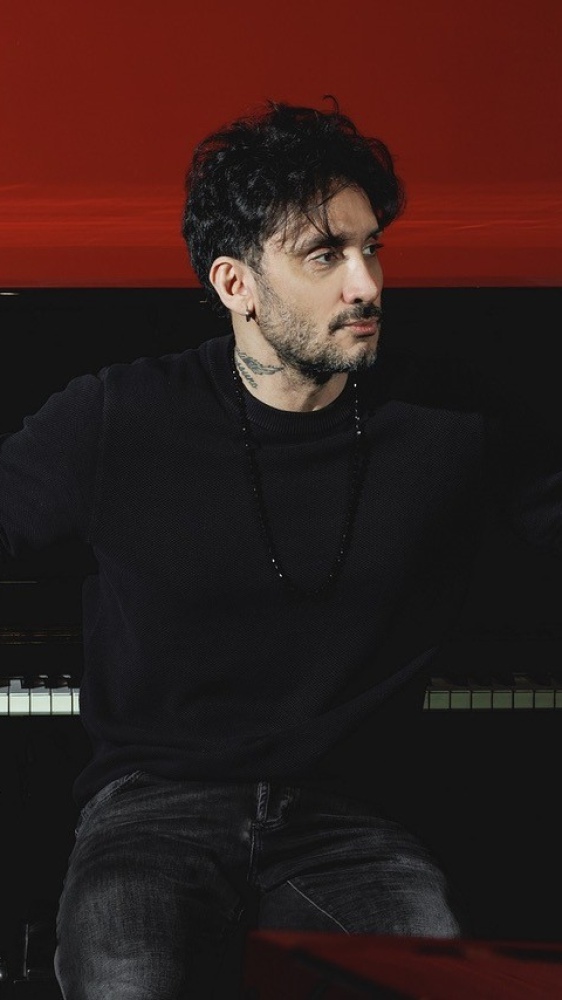 Vai alla pagina Fabrizio Moro "Vi racconto il nuovo singolo 'Dove'"