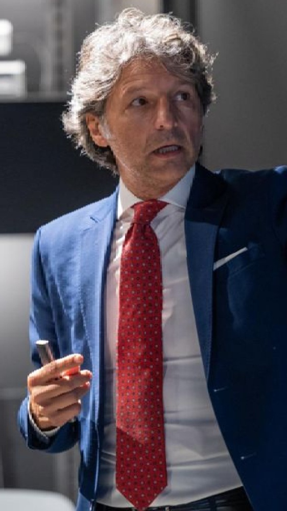 Vai alla pagina Ferruccio Alessandria Estate è tempo di un bagno in piscina