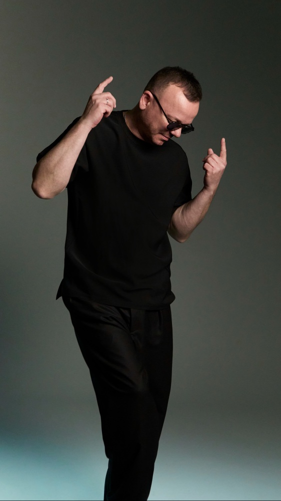 Vai alla pagina Gigi D’Alessio: "Vi porto nella mia Reggia di Caserta" In collegamento in W L'Italia, il cantautore ha parlato dei suoi concerti in programma a giugno