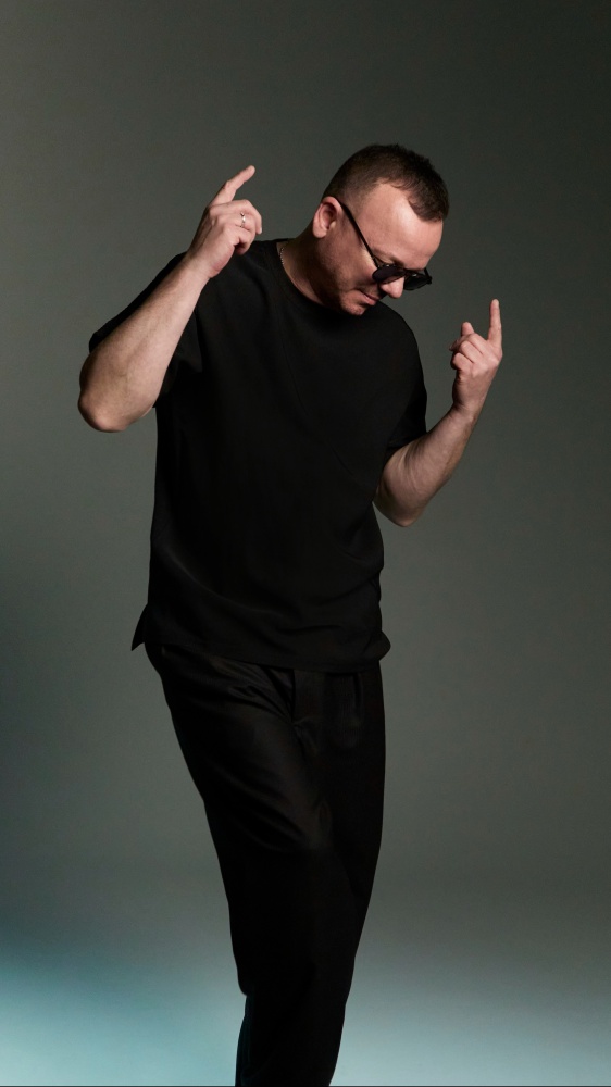 Vai alla pagina Gigi D’Alessio: "Ecco il mio nuovo album Nuje" Ospite in W L'Italia, il cantautore ha parlato del suo nuovo progetto discografico