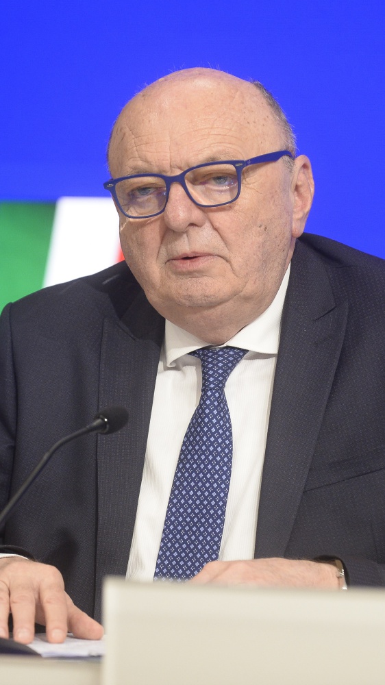 Vai alla pagina Gilberto Pichetto Fratin Ospitiamo il ministro dell'Ambiente e della sicurezza energetica