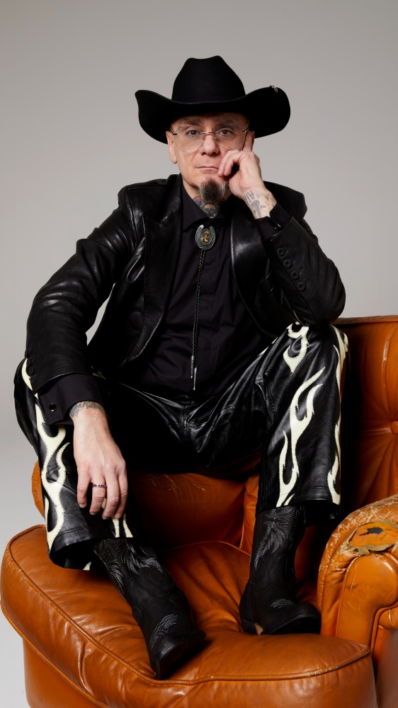 Vai alla pagina J-Ax ospite in The Flight in diretta da Sanremo