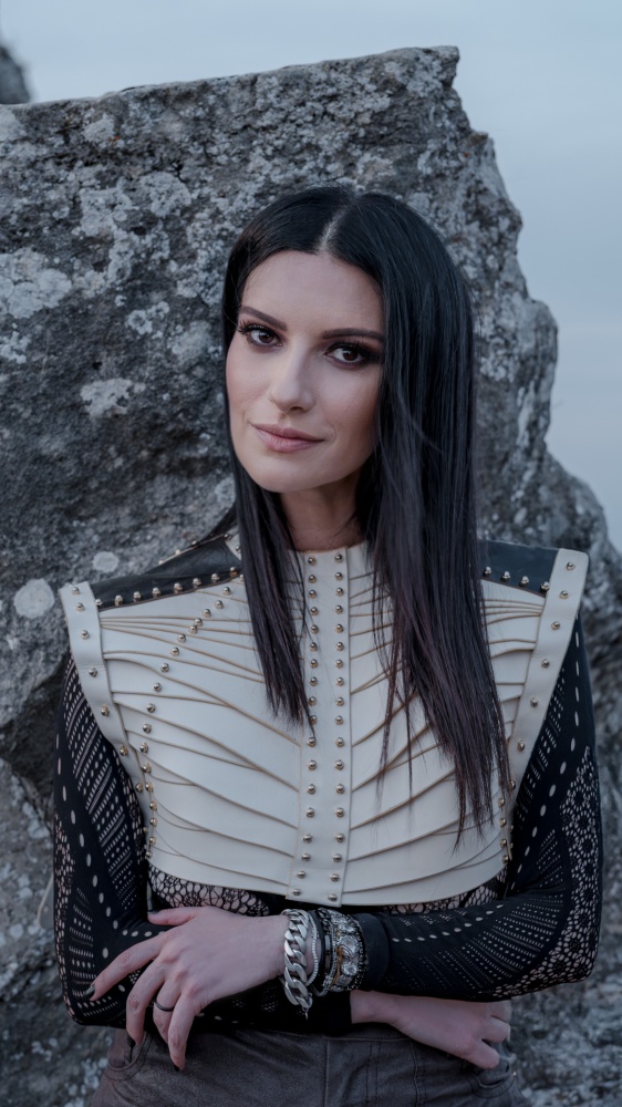 Vai alla pagina Laura Pausini: "La mia carriera iniziata col piano-bar" Ospite in The Flight, la cantautrice ha presentato la sua versione di La mia storia tra le dita