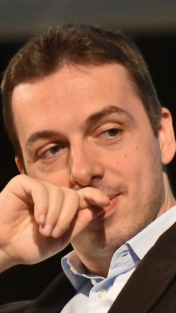 Vai alla pagina Leonard Berberi Le prime limitazioni al carburante negli aeroporti italiani