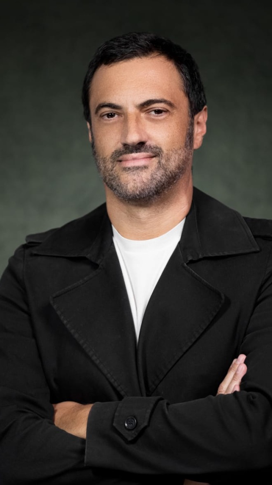 Vai alla pagina Massimo Bonelli Play, il nuovo libro