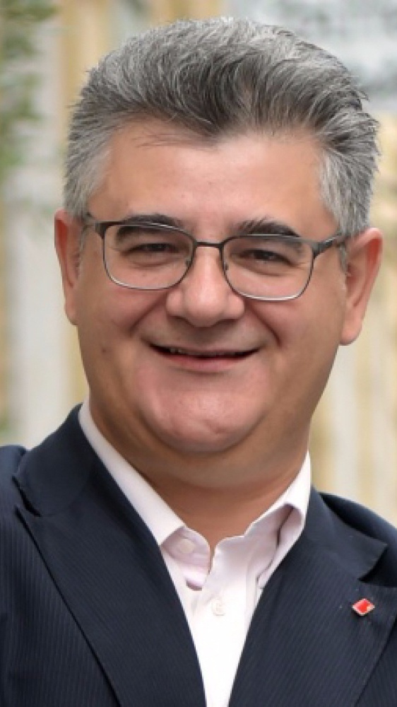 Vai alla pagina Michele Carrus Torniamo a parlare di carburanti. Mentre il prezzo del greggio sembra essere sceso, i prezzi alla pompa rimangono alti