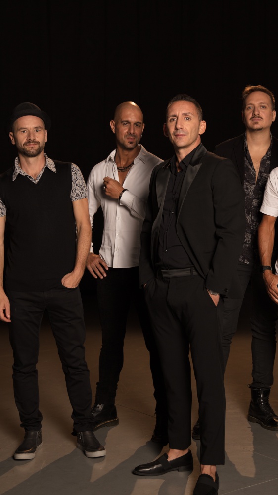 Vai alla pagina Modà Ospiti in The Flight