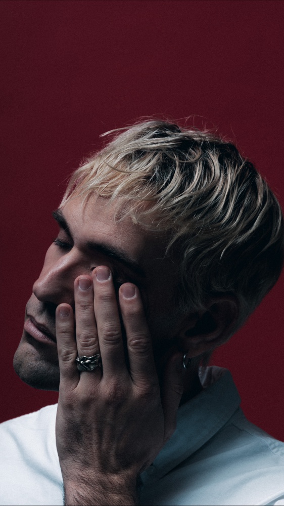 Vai alla pagina Mr Rain: "Vi aspetto nei teatri" Ospite in The Flight, il rapper ha presentato il suo primo tour live nei teatri