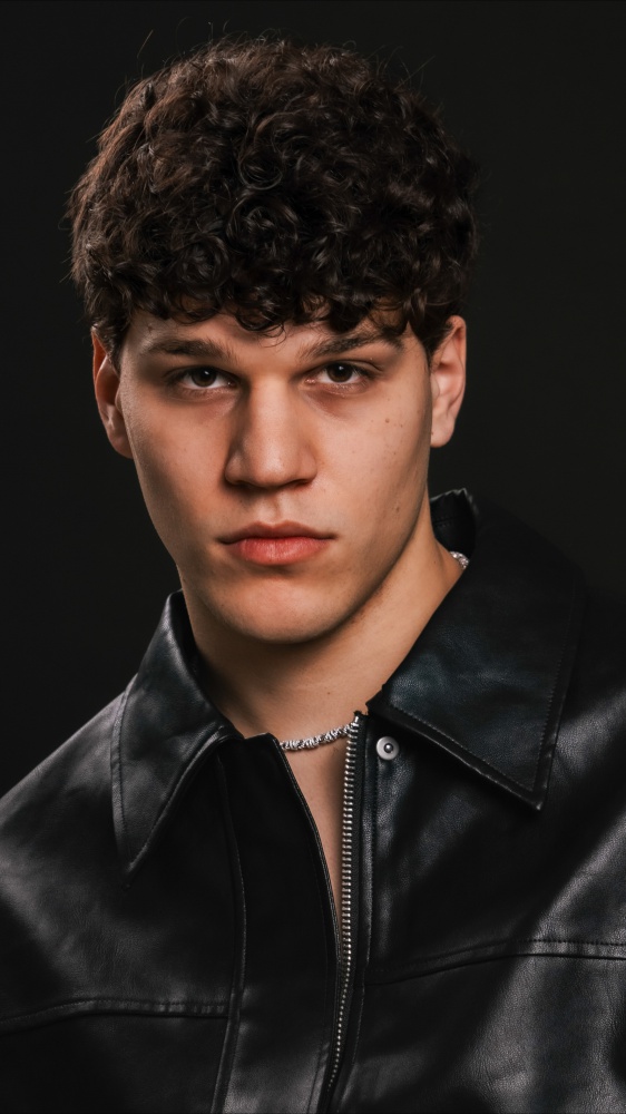 Vai alla pagina Nicolò Filippucci ospite in Miseria e Nobiltà in diretta da Sanremo