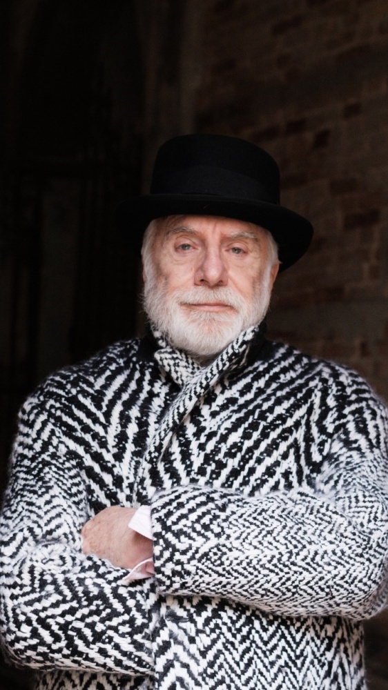 Vai alla pagina Paolo Crepet Parliamo di strategie di salvaguardia psicologica nei tempi dominati dalla tecnologia