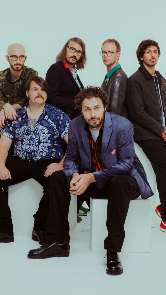 Vai alla pagina RICCARDO dei PINGUINI TATTICI NUCLEARI "Vi presento Amaro, il nuovo singolo dei Pinguini Tattici Nucleari"