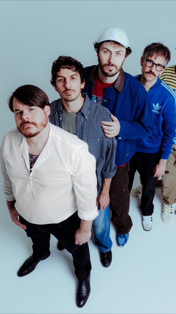 Vai alla pagina RICCARDO dei PINGUINI TATTICI NUCLEARI: "Vi presento Sorry Scusa Lo Siento" Ospite in The Flight, il cantante della band ha parlato del nuovo singolo