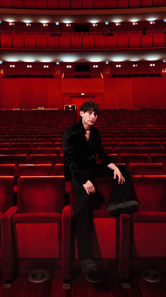 Vai alla pagina Rkomi  "Il mio tour nei teatri"