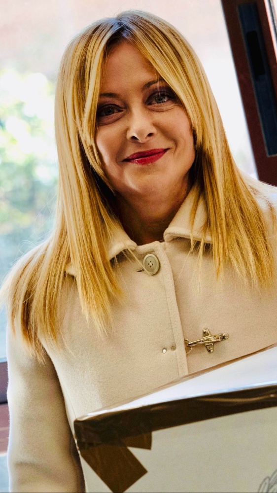 L'Indignato Speciale -  Referendum e Terremoto Meloni