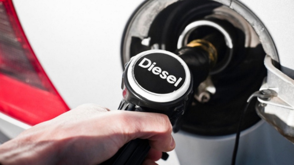 Aria diesel e Piantedosi clandestino 