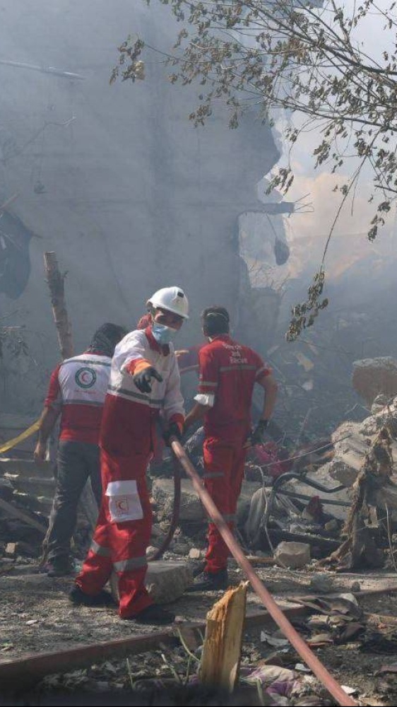 L'opinione di Davide Giacalone - Bombardieri in azione e disarmanti in corteo
