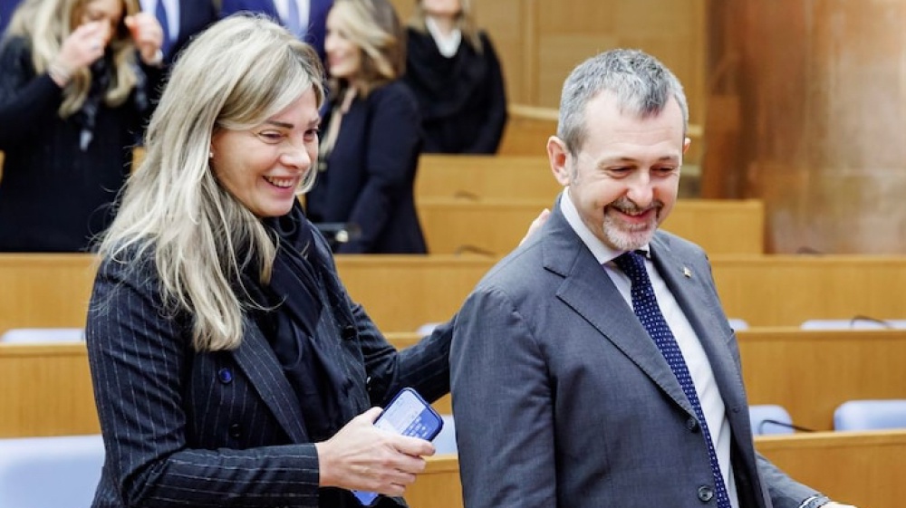 Costituzione, dimissioni e accordi commerciali UE