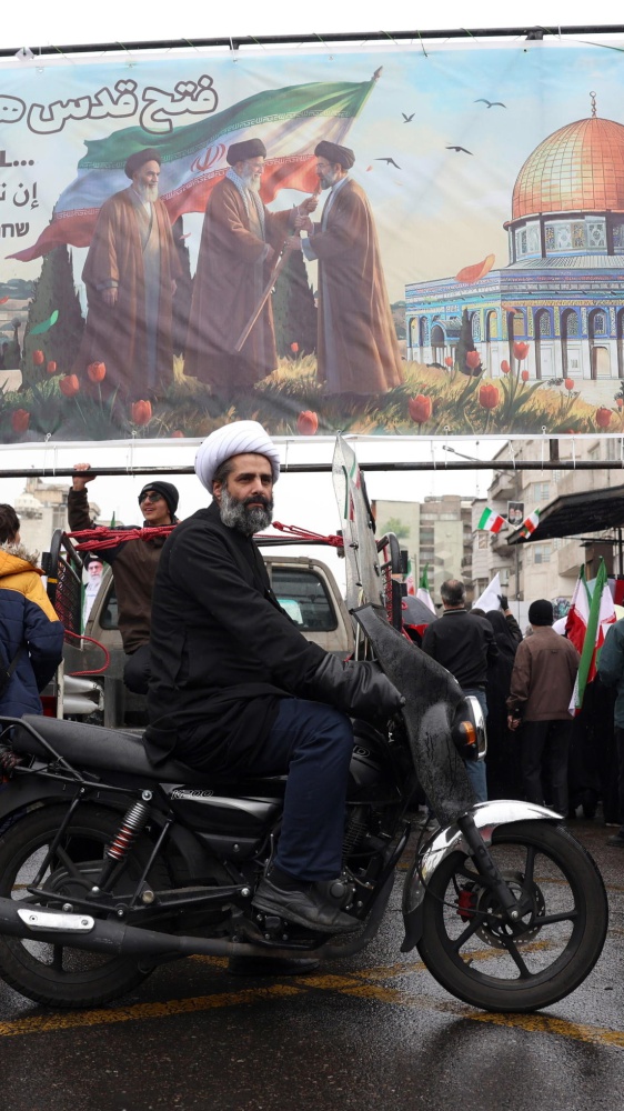 L'Indignato Speciale - Guerra, militari italiani e caro carburanti: l'Italia al bivio 