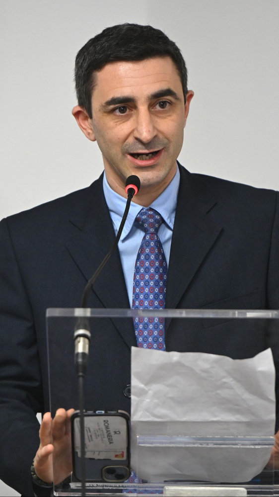 L'opinione di Davide Giacalone - Guerre, cortei e conti