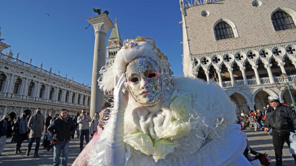 Il carnevale di Venezia, l’esercito italiano, i mondiali di sci, i libri e l’attualità