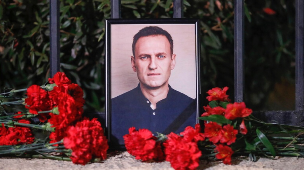 La morte di Navalny, le morti sul lavoro, i conti pubblici, Trump e la frode fiscale