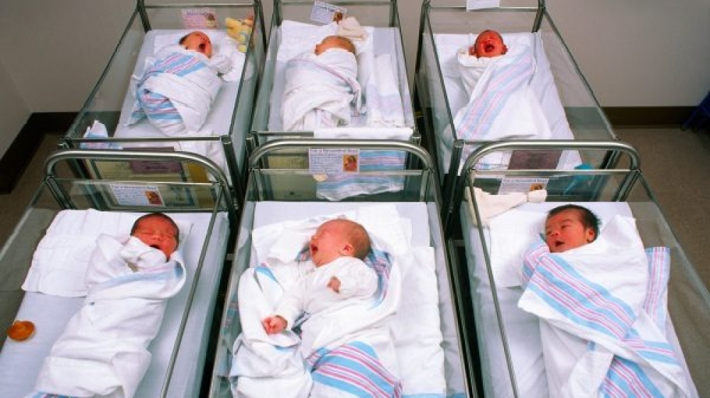 La proposta del Governo di detassare chi fa figli servirà a incrementare la natalità?