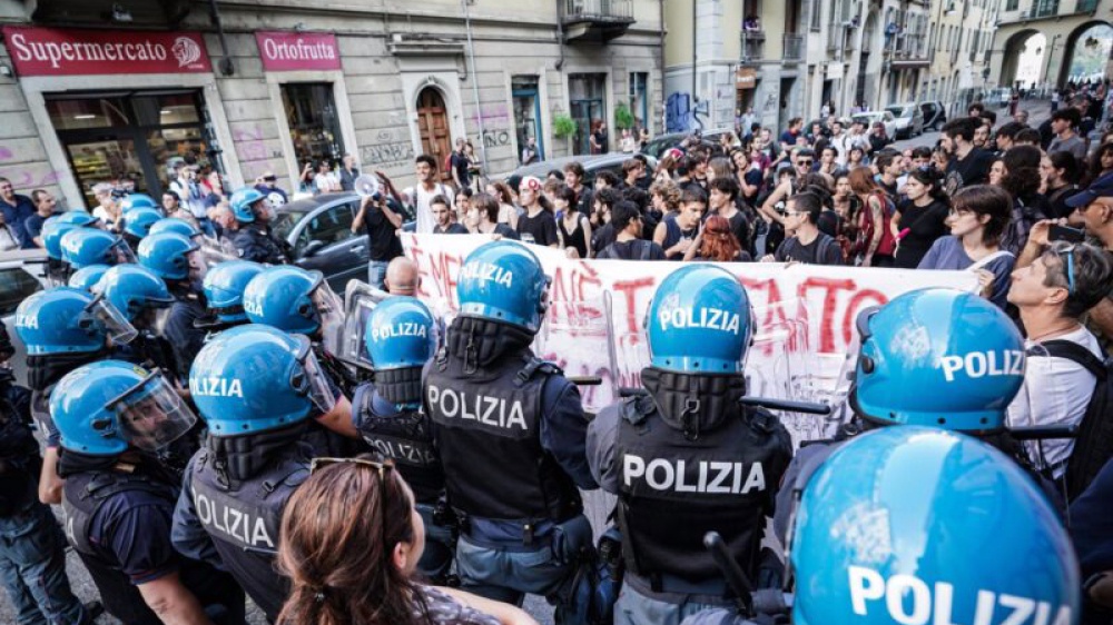 L’inchiesta sulle cariche agli studenti a Pisa, il ricordo della tragedia di Cutro