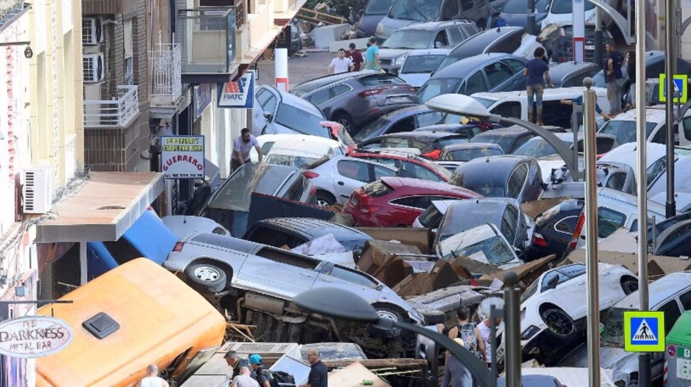 Manovra e scioperi, l’alluvione a Valencia, la maternità surrogata