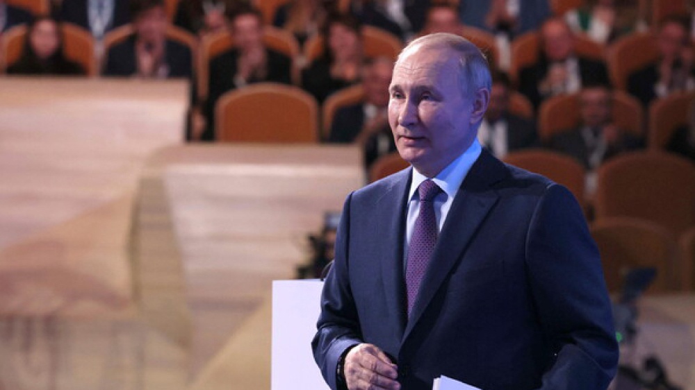 Putin e il mandato d’arresto, l’incontro Meloni-Sindacati, il Palazzo Vecchio imbrattato