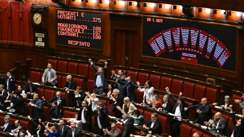 TacoTrump, governo battuto e medici No Vax