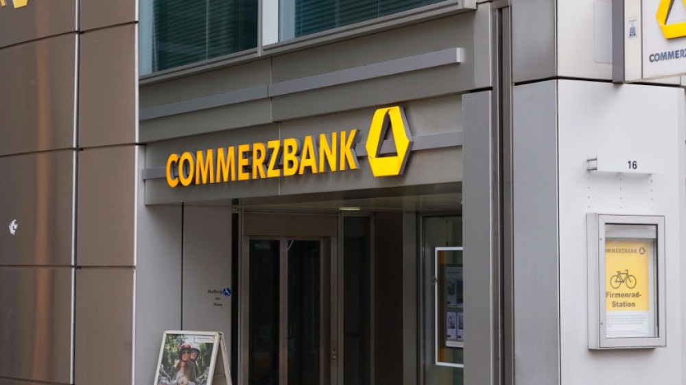 Unicredit e Commerzbank, Blinken e Lammy a Kiev, la sfida Harris-Trump